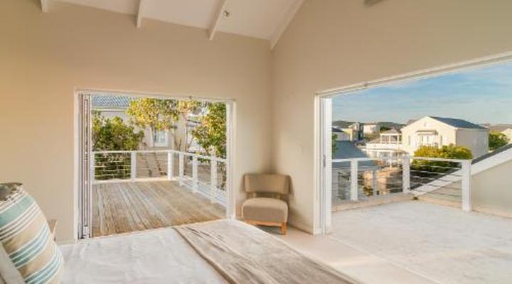 Avocet Nest on Thesen Island