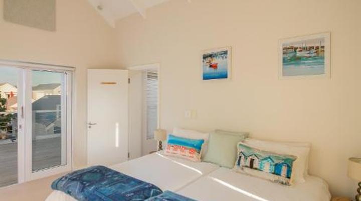 Avocet Nest on Thesen Island