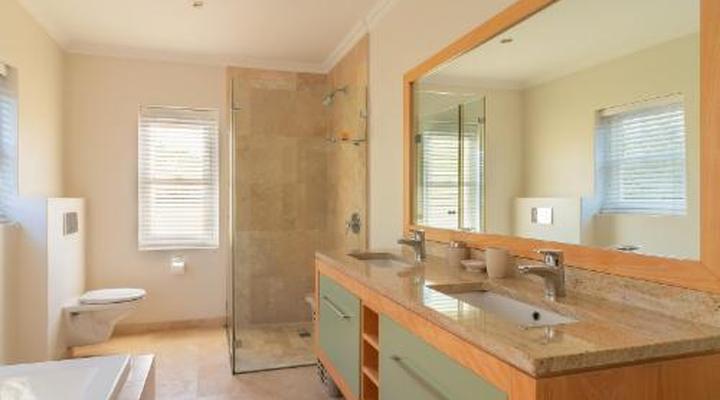 Avocet Nest on Thesen Island