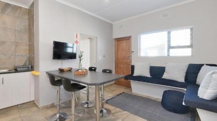 Land's Edge Struisbaai