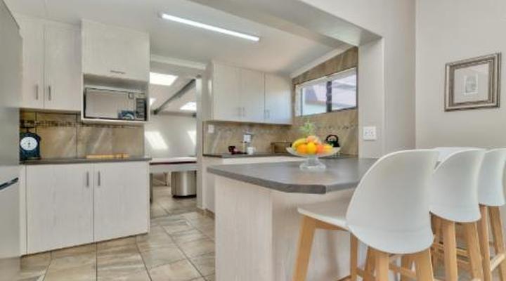 Land's Edge Struisbaai