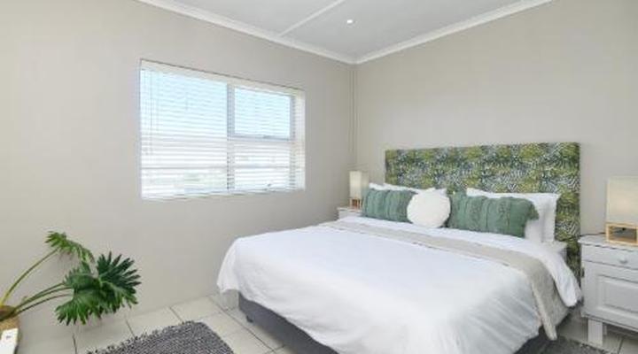 Land's Edge Struisbaai