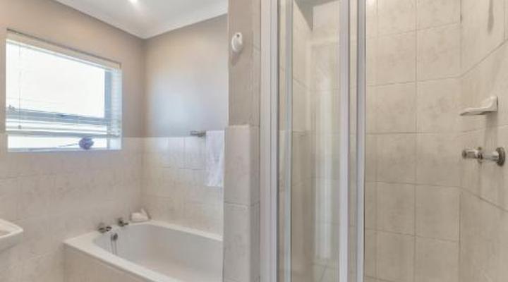 Land's Edge Struisbaai