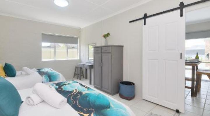 Land's Edge Struisbaai