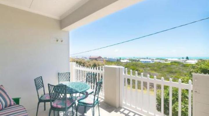 Land's Edge Struisbaai