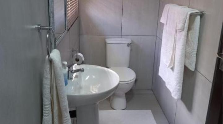 SnL Guesthouses - 38 Hoep Hoep, Malelane