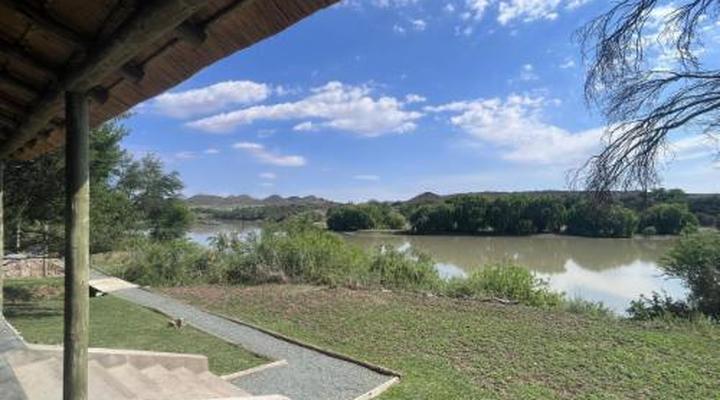 Tzamenkomst River Lodge