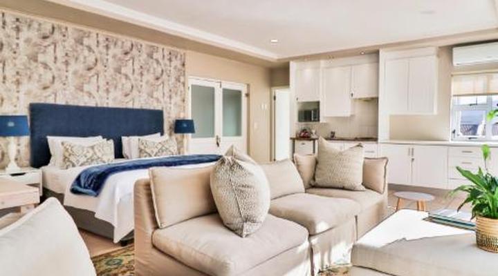 Hermanus Beachfront Lodge