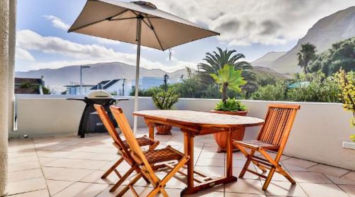 Hermanus Beachfront Lodge