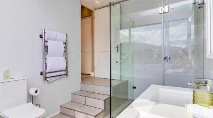 Hermanus Beachfront Lodge