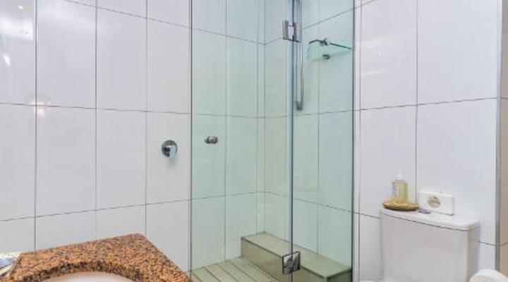 Hermanus Beachfront Lodge