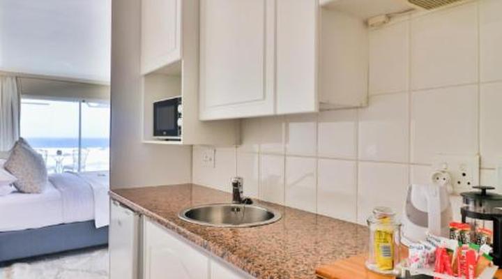 Hermanus Beachfront Lodge