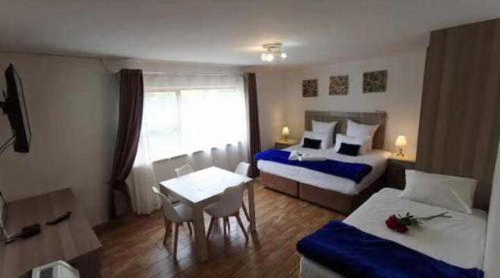 Fifty Galena, Affordable luxury