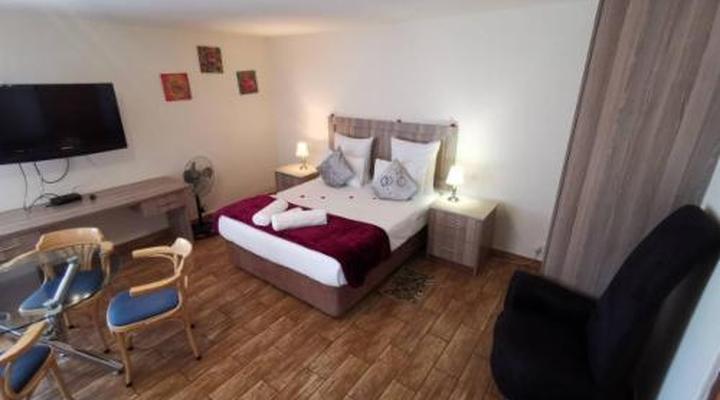 Fifty Galena, Affordable luxury