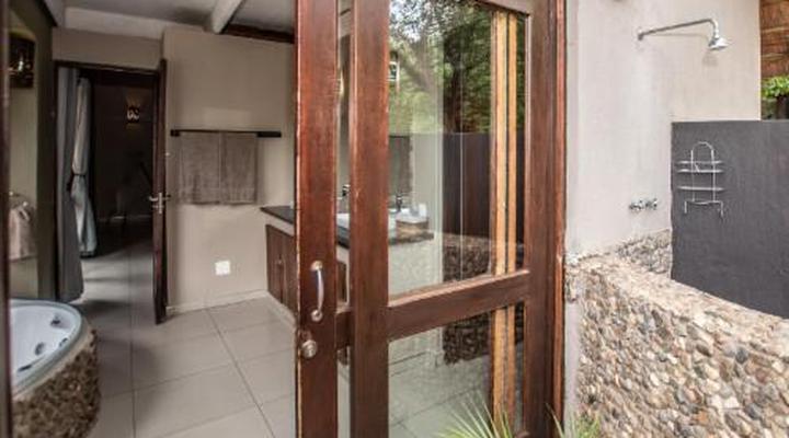 Leopard's Lair Bush Lodge