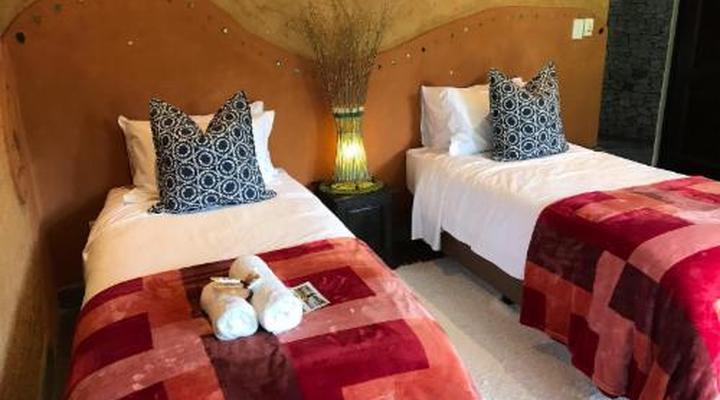 Tinkers Lakeside Lodge