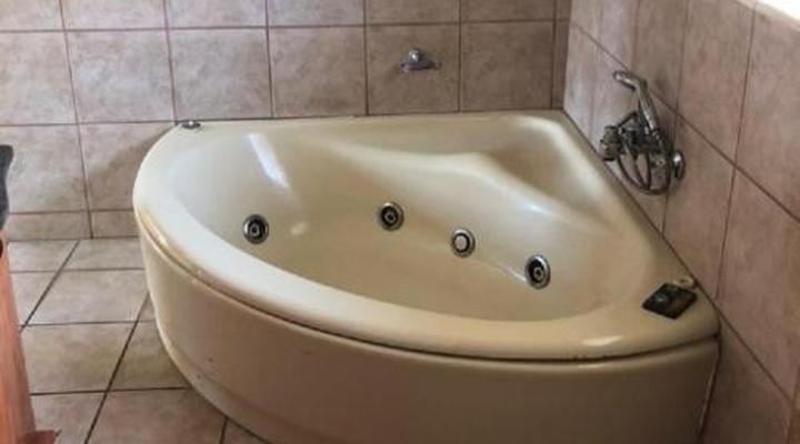 House Cottage and Contractors Manor