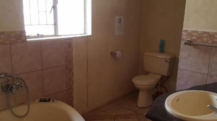 House Cottage and Contractors Manor