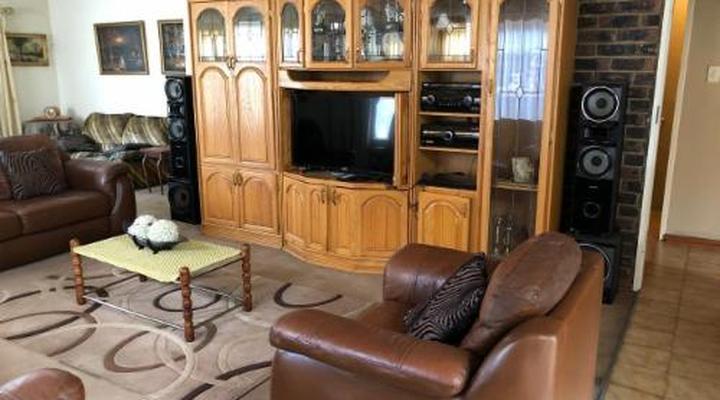 House Cottage and Contractors Manor