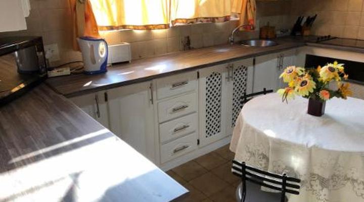 House Cottage and Contractors Manor