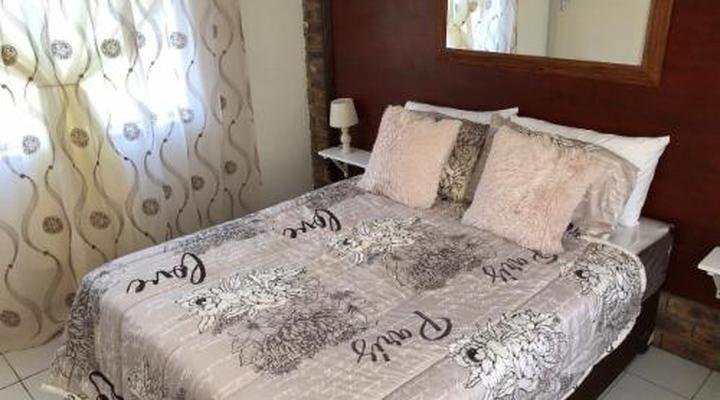 House Cottage and Contractors Manor