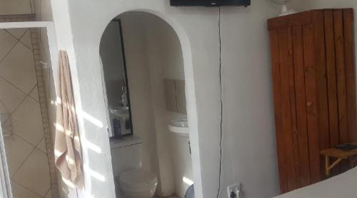 House Cottage and Contractors Manor