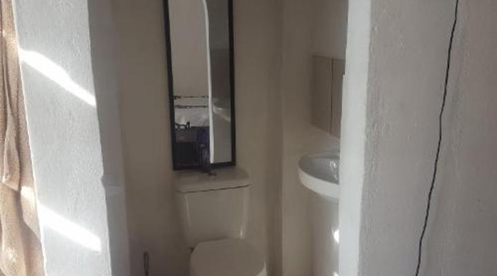 House Cottage and Contractors Manor