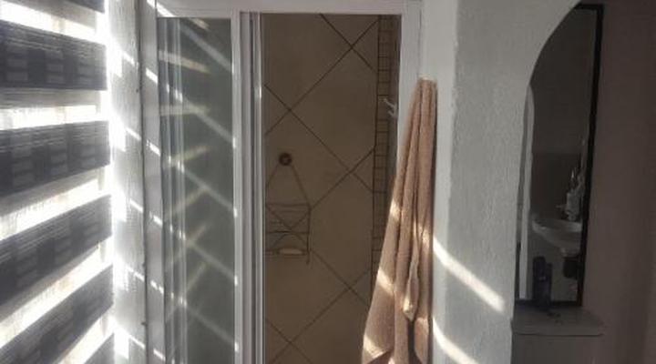 House Cottage and Contractors Manor