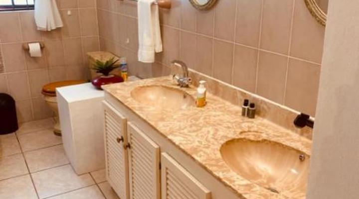 Zestees Bed & Breakfast