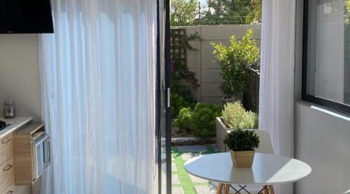 A Studio Apartment in Bloubergsands