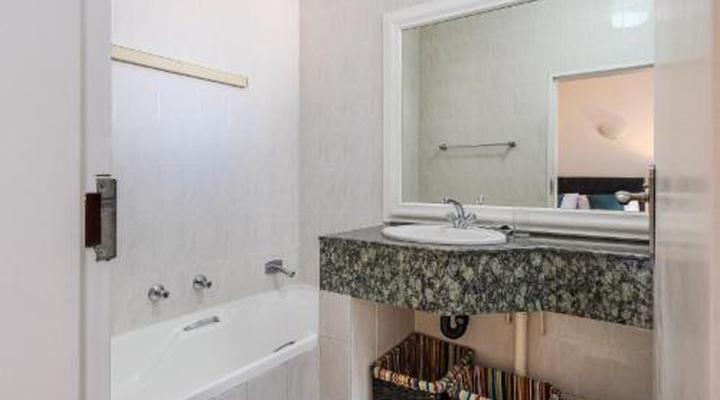 RAD STAYS - Illovo Mews 245 Oxford Road