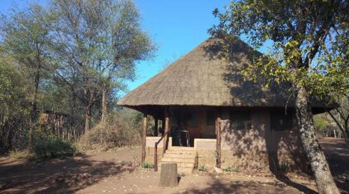 Nthakeni Bush & River Camp