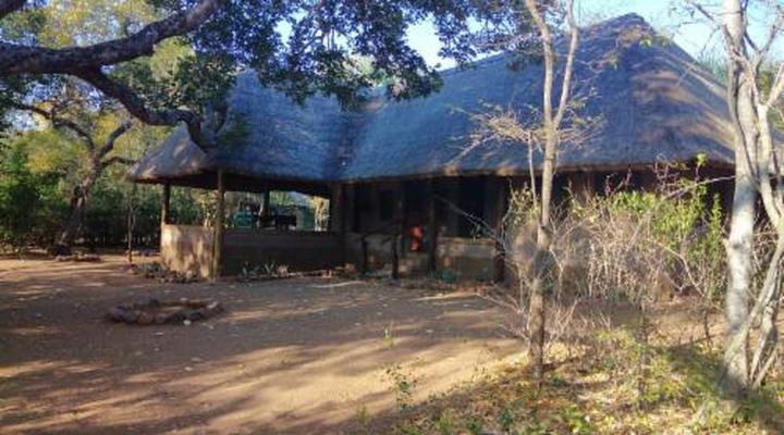 Nthakeni Bush & River Camp