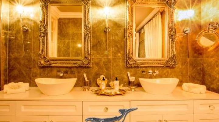 Grand Lux Boutique Manor