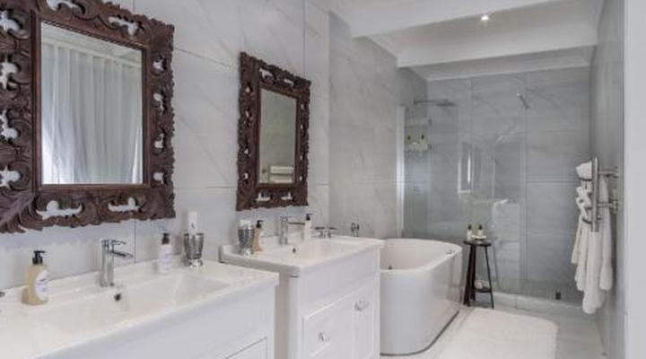 Grand Lux Boutique Manor