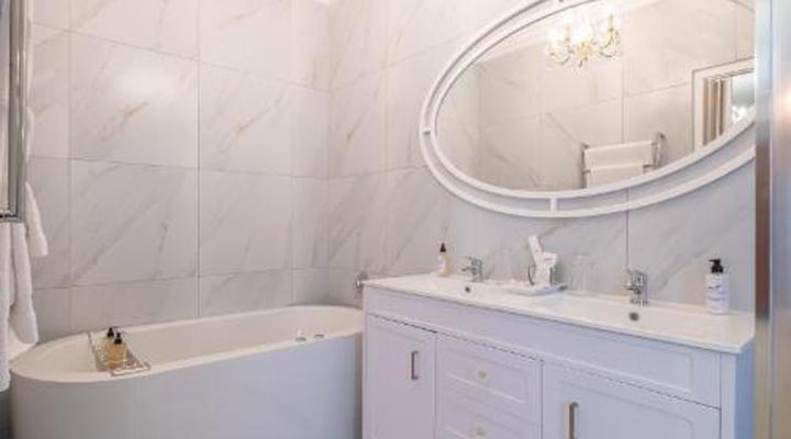 Grand Lux Boutique Manor