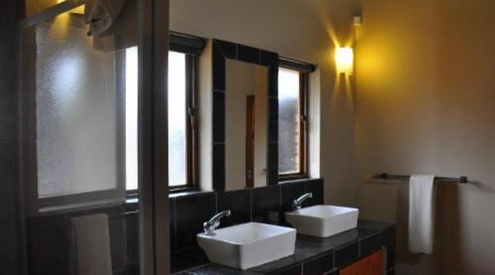 Sondela Nature Reserve & Spa Makhato Lodges