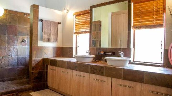 Sondela Nature Reserve & Spa Makhato Lodges