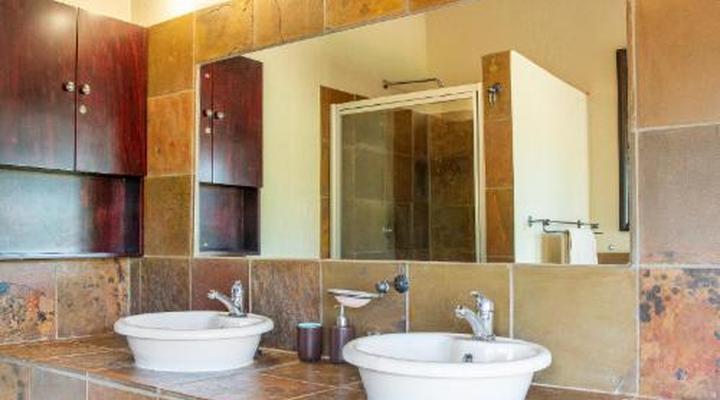 Sondela Nature Reserve & Spa Makhato Lodges