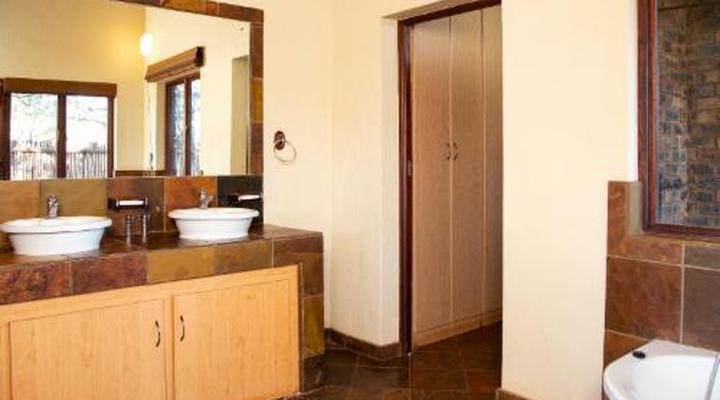 Sondela Nature Reserve & Spa Makhato Lodges