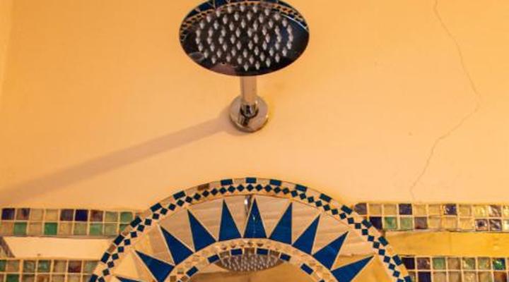 Ebonymoon Guest House & Studio