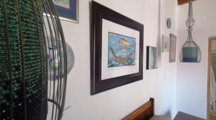 Ebonymoon Guest House & Studio