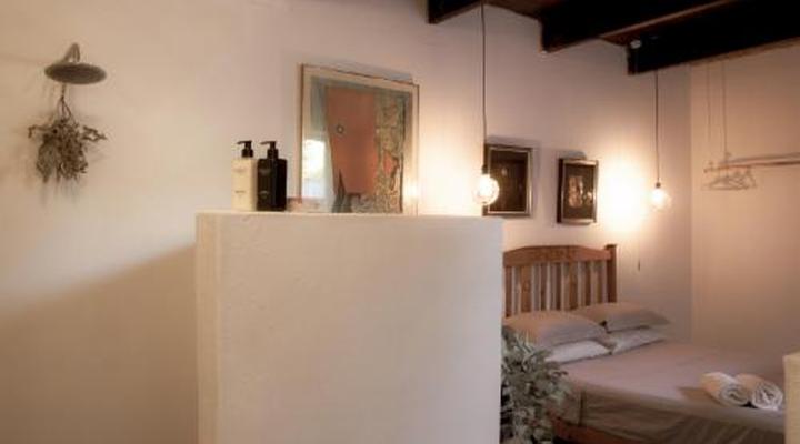 Ebonymoon Guest House & Studio