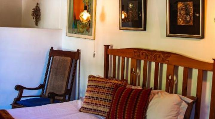 Ebonymoon Guest House & Studio