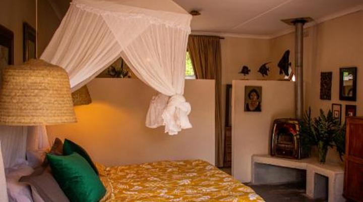 Ebonymoon Guest House & Studio