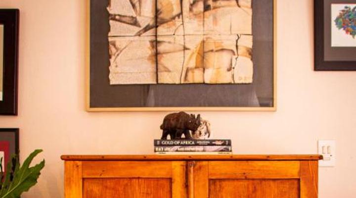 Ebonymoon Guest House & Studio