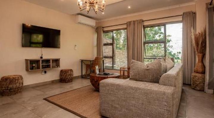 Bush Baby Valley Lodge