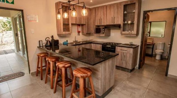 Bush Baby Valley Lodge