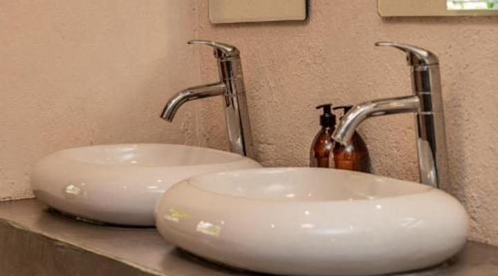 Bush Baby Valley Lodge