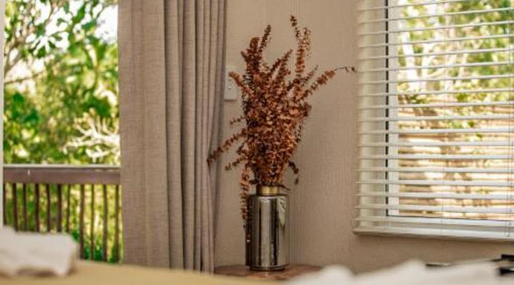 Bush Baby Valley Lodge